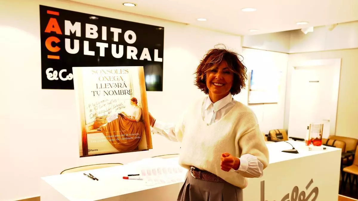 Sonsoles Ónega desata pasiones en su firma en Zaragoza