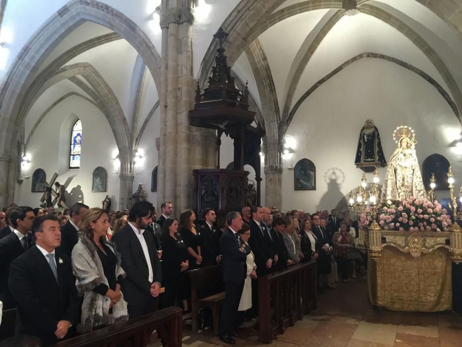 Llanes se llena para coronar a la Virgen de Guía