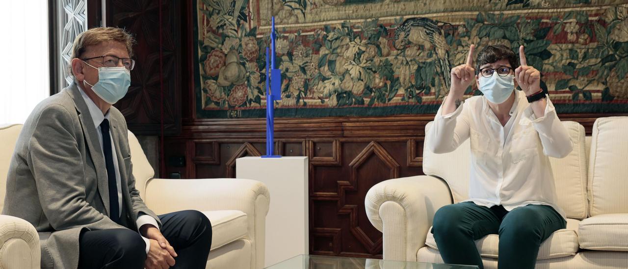 El president Puig, junto a la coordinadora de Podem, Pilar Lima, en la reunión que han mantenido hoy.