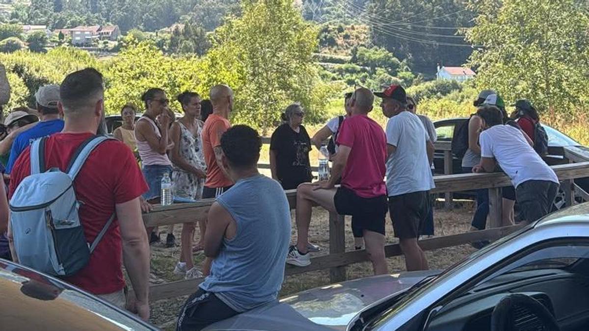 Algunas de las personas que se concentraron este sábado para buscar a María Pereira.