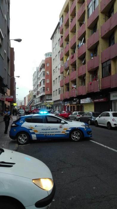 Incendio en la calle Fernando Guanarteme de la capital grancanaria