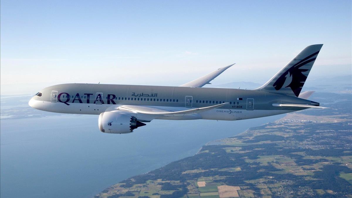 Los aviones de Qatar Airways ya pueden sobrevolar a partir de ahora el espacio aéreo de Arabia Saudí y sus países aliados de la región.