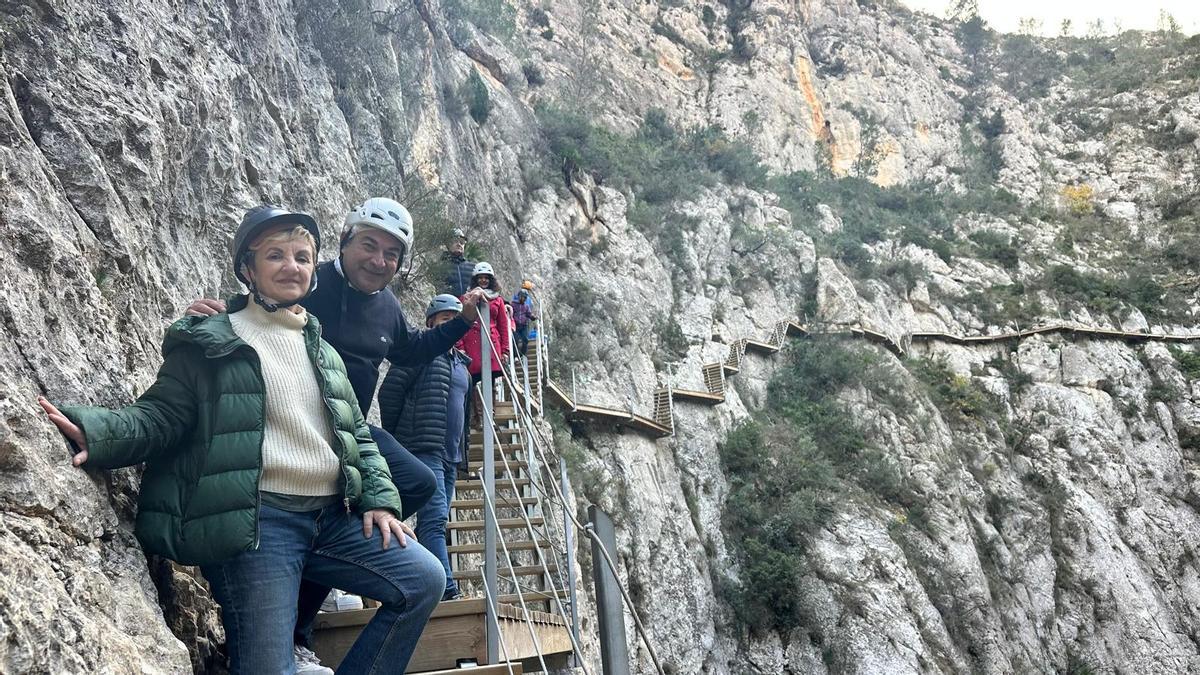 Nuevo tramo de 20 metros en la pasarela del pantano de Relleu