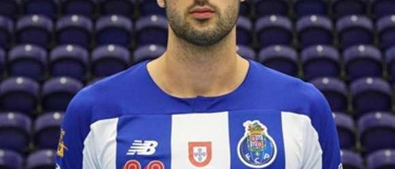 Rubén Ribeiro, con la camiseta del Porto. // Porto Andebol