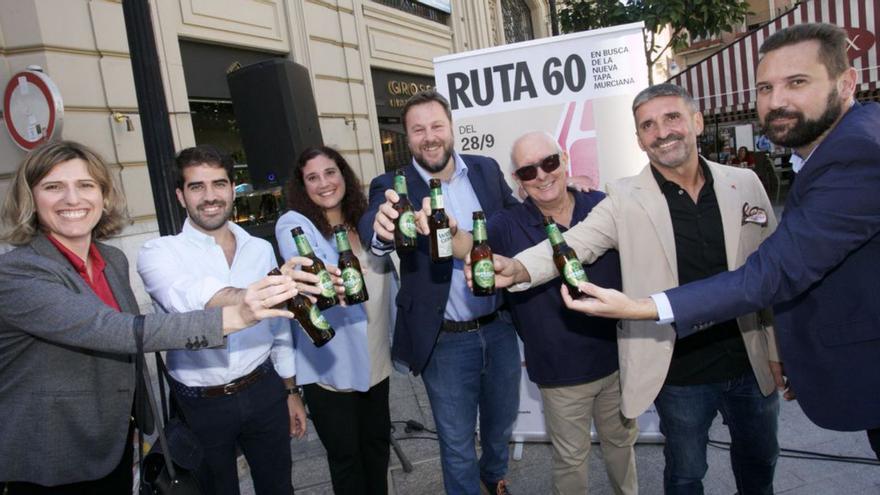 Un momento de la presentación de la nueva ruta de la tapa. | L.O.