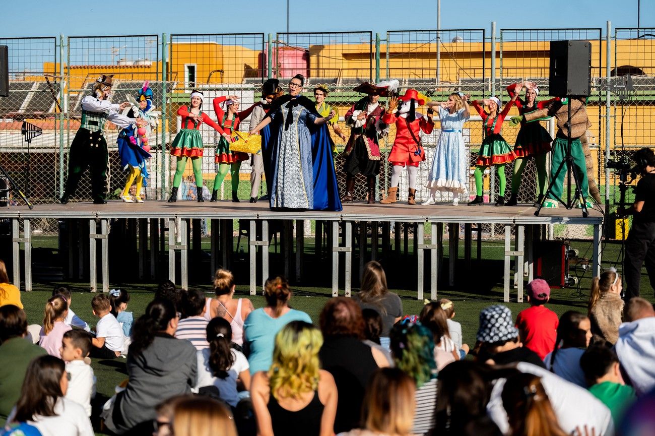 Miles de personas llenan de ilusión el Estadio de Barrial en la llegada de los Reyes Magos