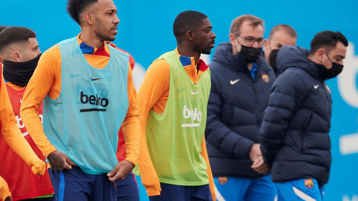 Dembélé junto a otros jugadores del Barça durante un entrenamiento.