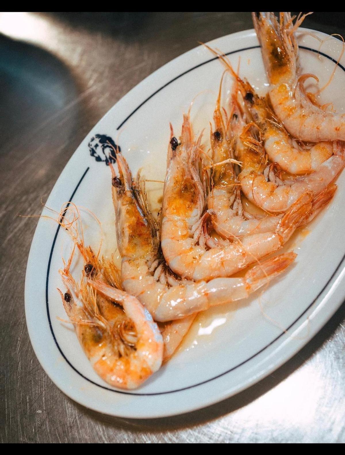 Pescados y mariscos, embutidos, chacinas, conservas y escabeches formarán parte de la propuesta de Ultramarinos Marín en Malasaña.