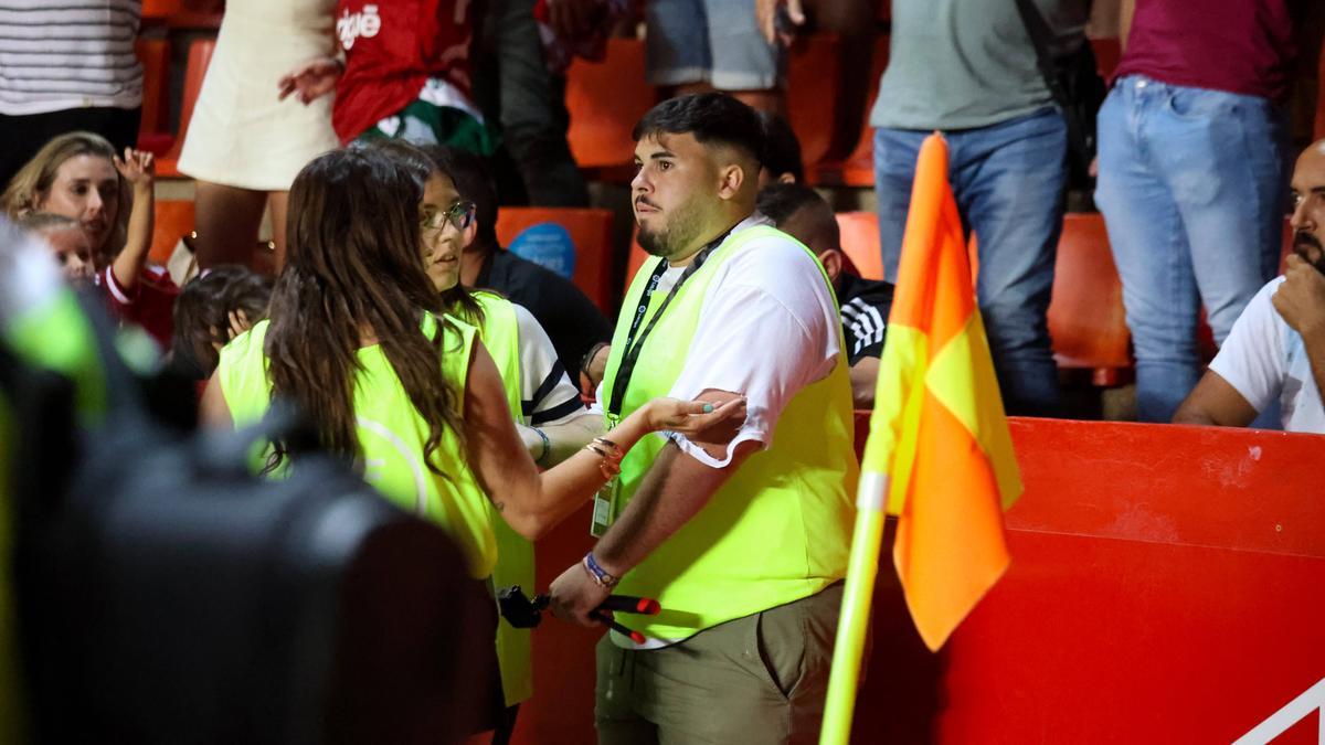 Un creador de contenido de Málaga, acreditado en el partido contra el Nàstic, y agredido por la seguridad del estadio.