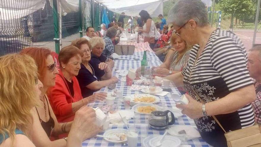 Encuentro de hermandad en Las Mazas