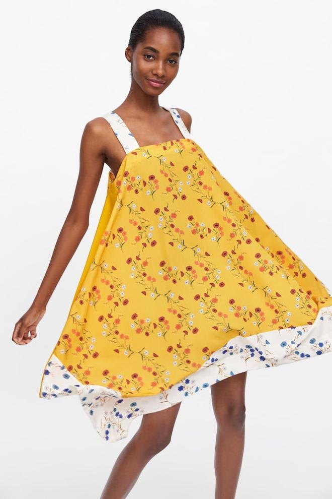 Vestido de flores con vuelo, de Zara