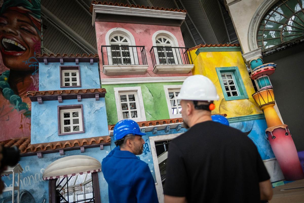 El escenario del Carnaval de Santa Cruz de Tenerife, casi a punto.