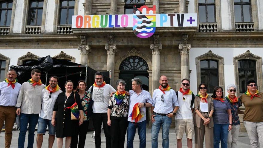 Sobre la Casa Consistorial ya luce la pancarca del programa Orgullo PTV. | Rafa Vázquez