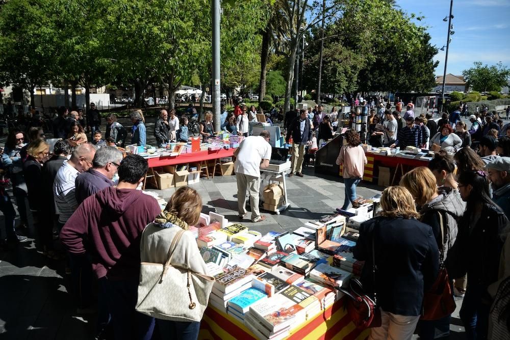 Palma se viste de libros por Sant Jordi