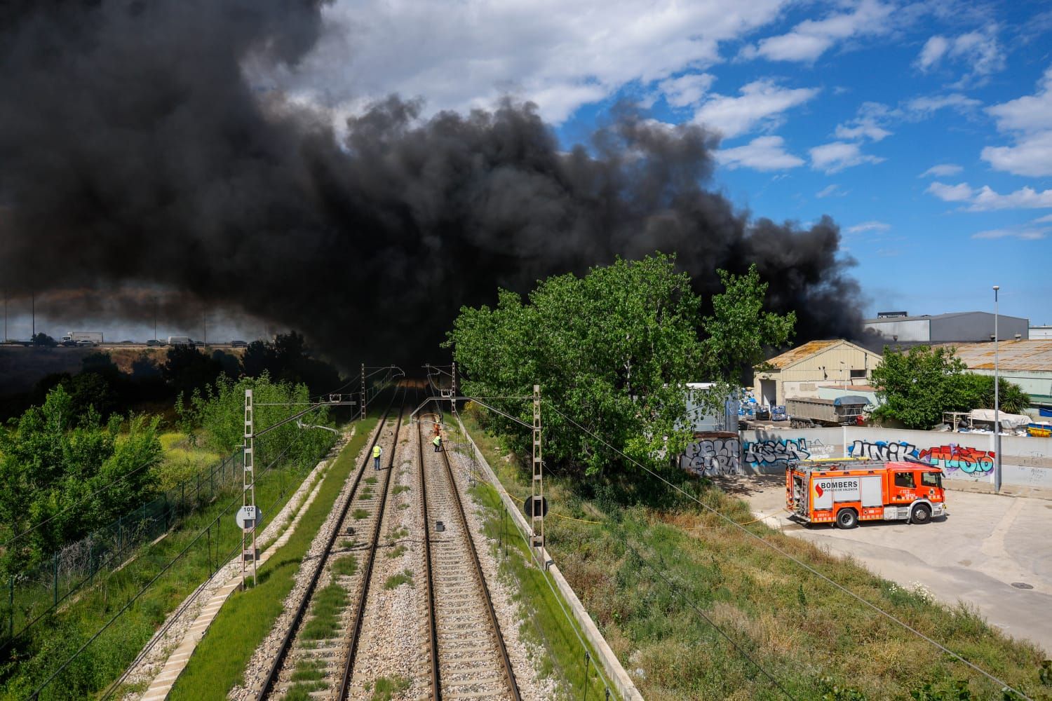 El incendio de la empresa de reciclaje de Silla, en imágenes