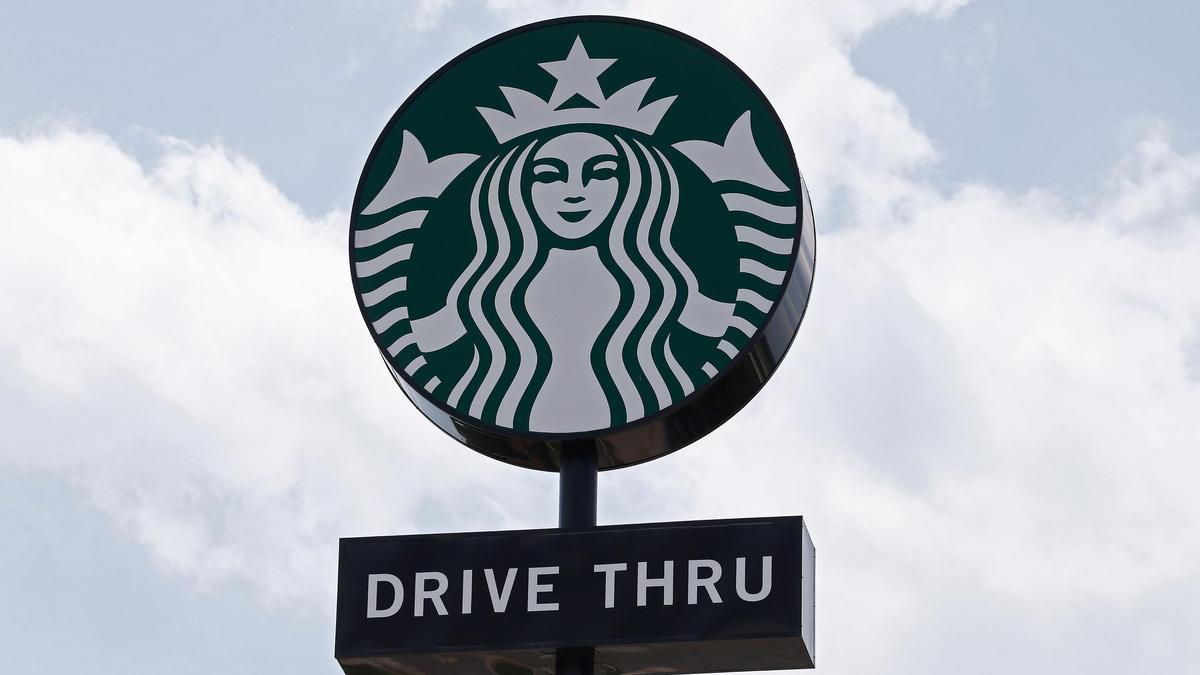 Trabajadores denuncian a Starbucks por intimidación para no formar un sindicato