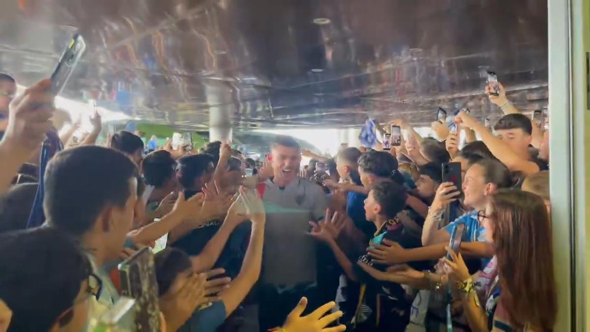 Despedida al Málaga CF en el aeropuerto para jugar el primer partido del play off contra Las Palmas