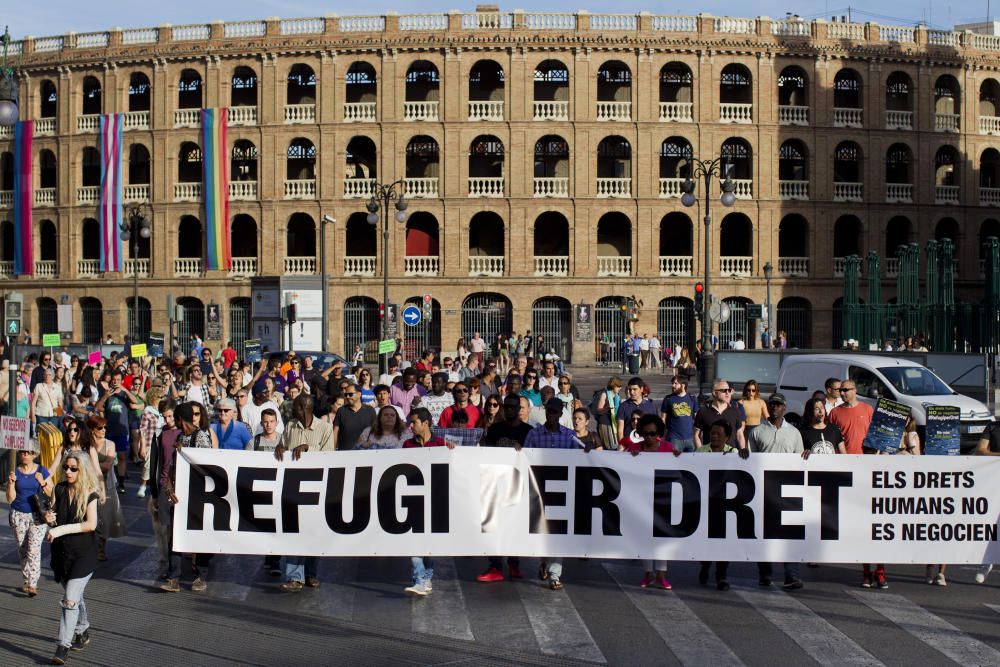 Valencia se manifiesta en solidaridad con los refugiados