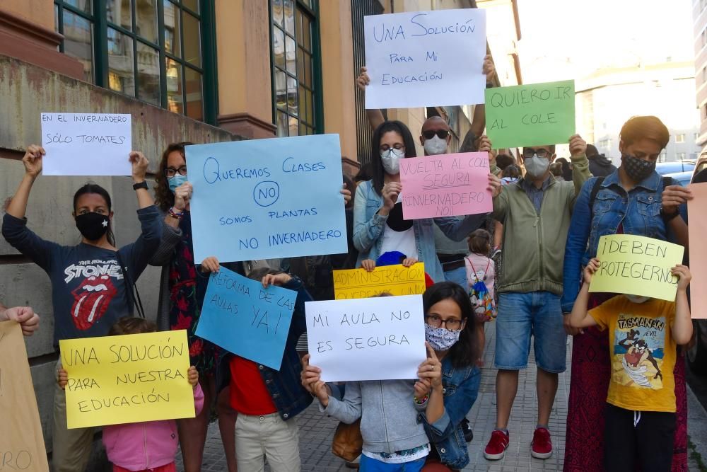 Pancartas por aulas sin ventilación en A Coruña