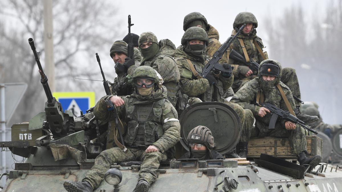 Militares rusos en Armyansk, en la parte norte de Crimea, Rusia, el 27 de febrero de 2022.