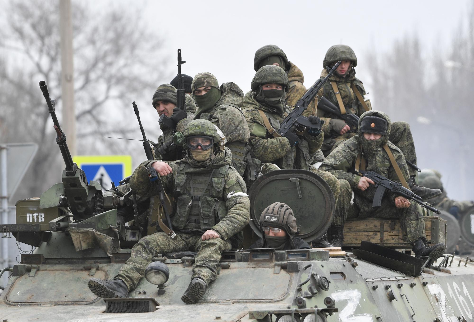 Militares rusos en Armyansk, en la parte norte de Crimea, Rusia, el 27 de febrero de 2022.