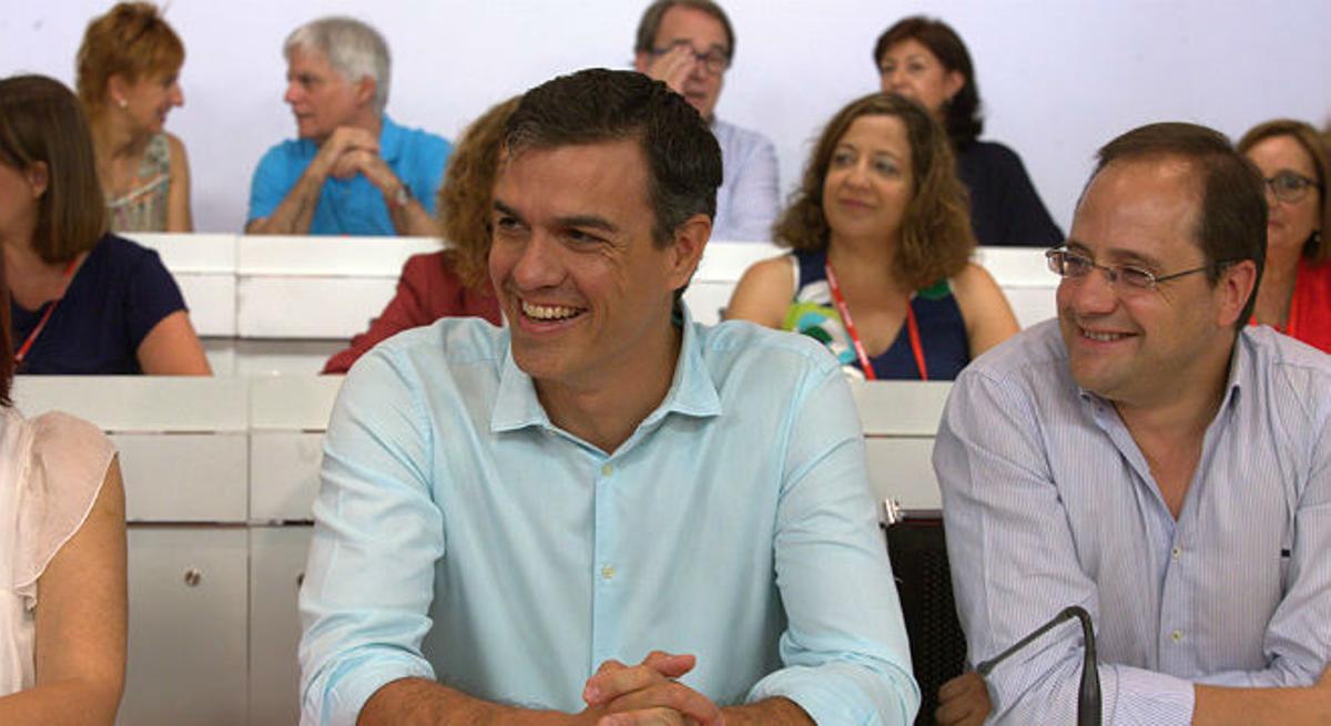 El secretari general del PSOE exigeix al candidat popular que vagi a la investidura i confirma que els socialistes seran l’oposició.