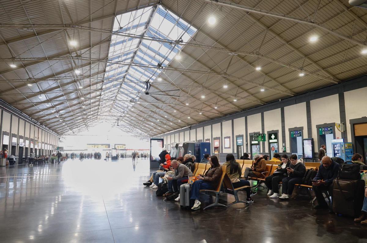 La huelga de maquinistas provoca los primeros retrasos en Alicante