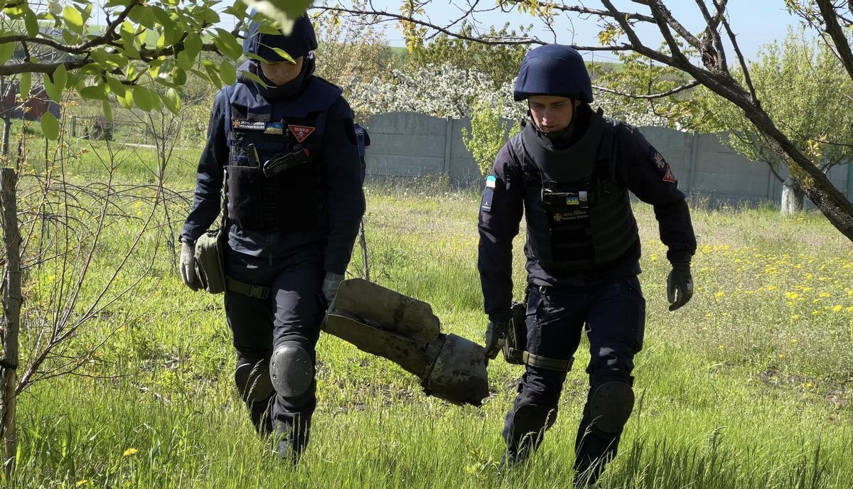 Guerra d’Ucraïna | Després de la retirada russa, arriba l’hora de desactivar l’‘escombraria’ bèl·lica Guerra d’Ucraïna | Després de la retirada russa, arriba l’hora de desactivar l’‘escombraria’ bèl·lica