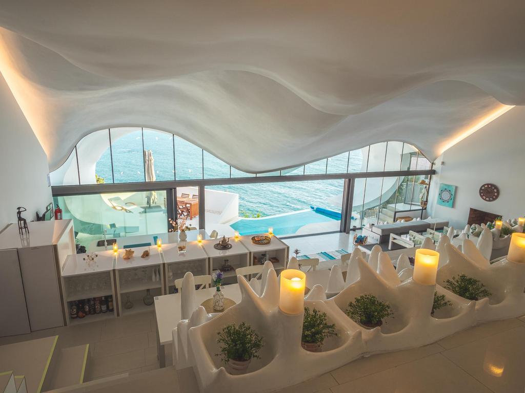 Interior de la Casa Acantilado.