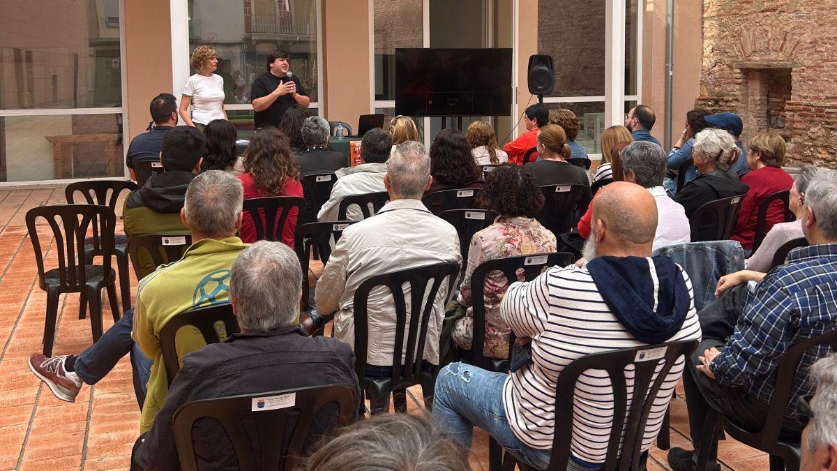 Un centenar de personas asistió al acto convocado por Compromís en Burriana.