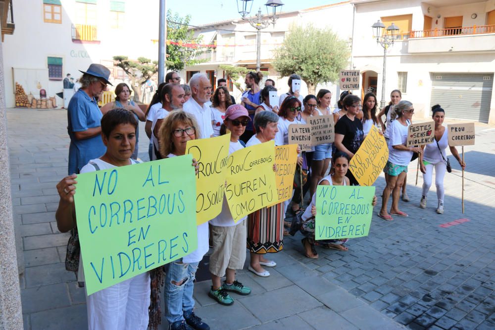 Vidreres celebra els correbous entre les protestes dels animalistes