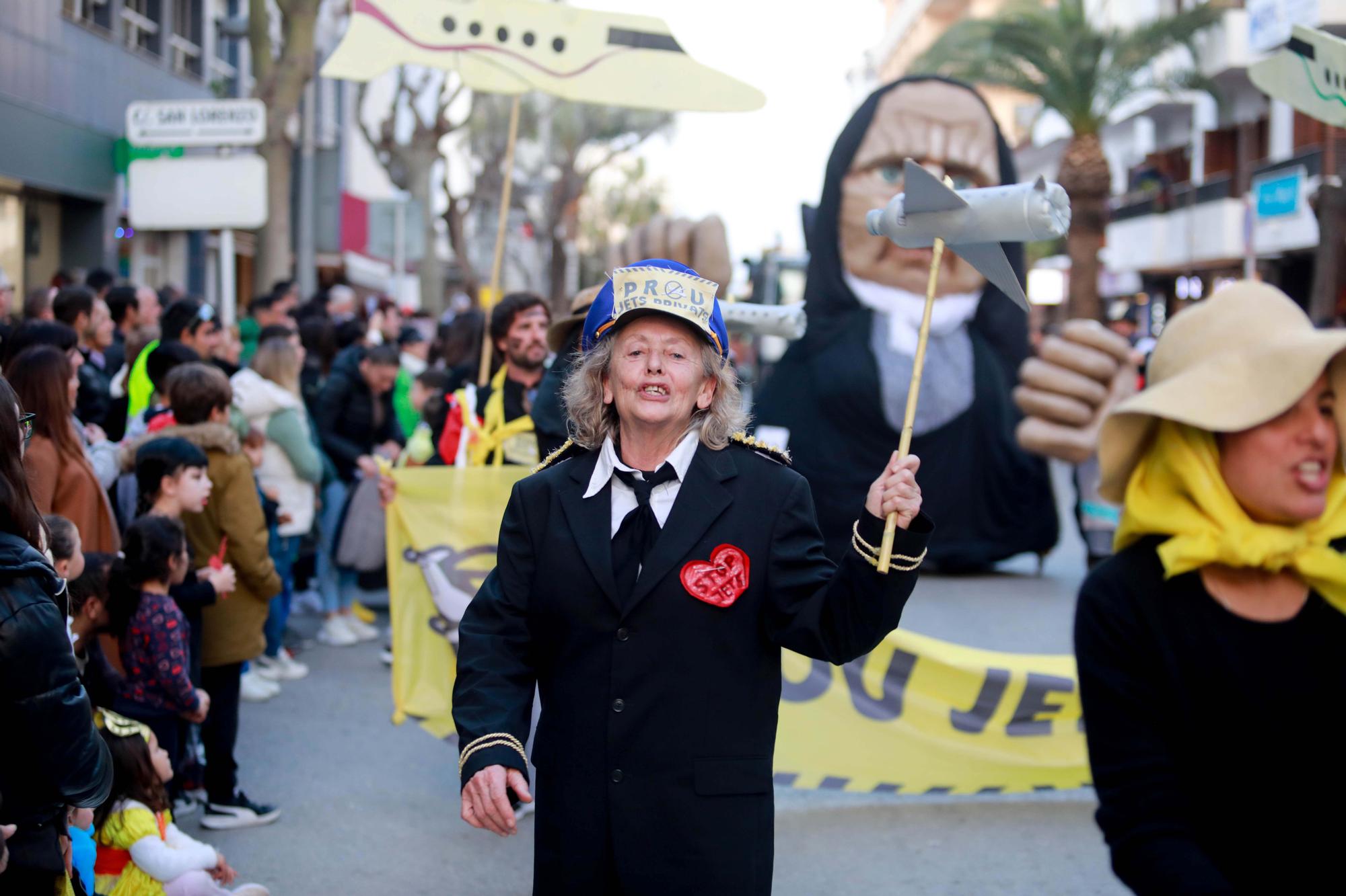 Todas las imágenes de la rúa de carnaval 2023 en Santa Eulària