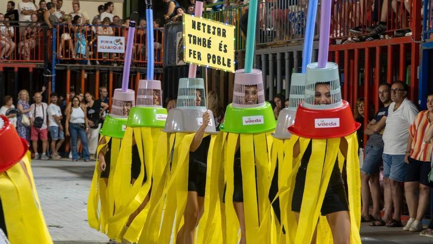 Ein Dutzend Peñas erwecken den Kostümumzug der Nuler Festlichkeiten zum Leben