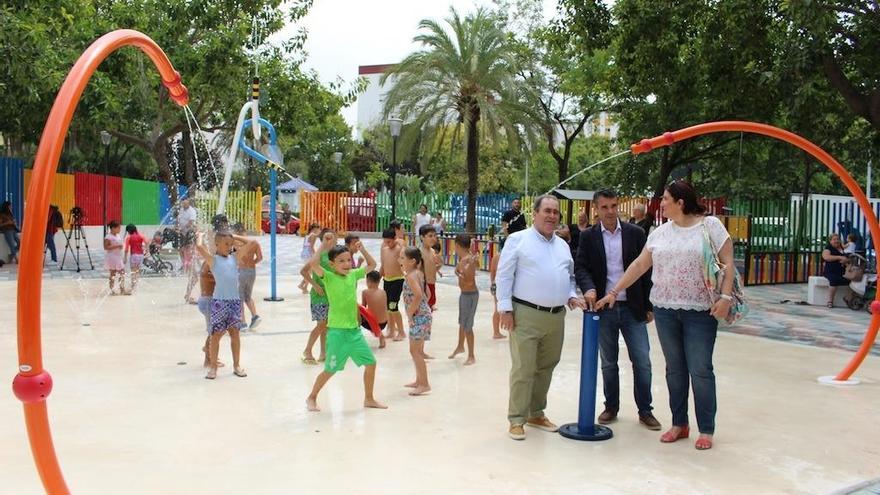 Francisco García, José Bernal y Blanca Fernández en la inauguración del parque.