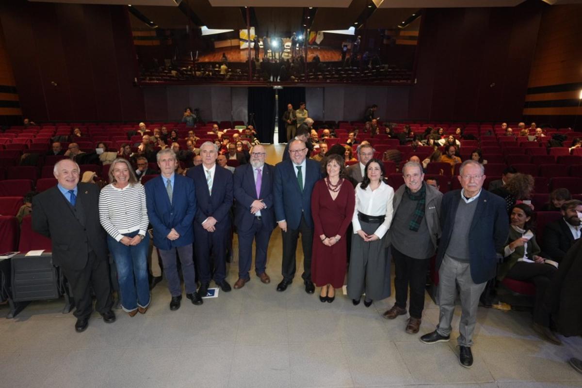 Imagen de las autoridades durante el acto conmemorativo del 50 universitario de UCOPress.