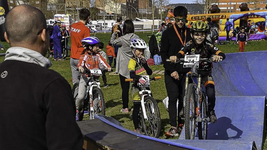 Igualada pedaleja avui al matí en la festa popular a l’entorn de la bicicleta