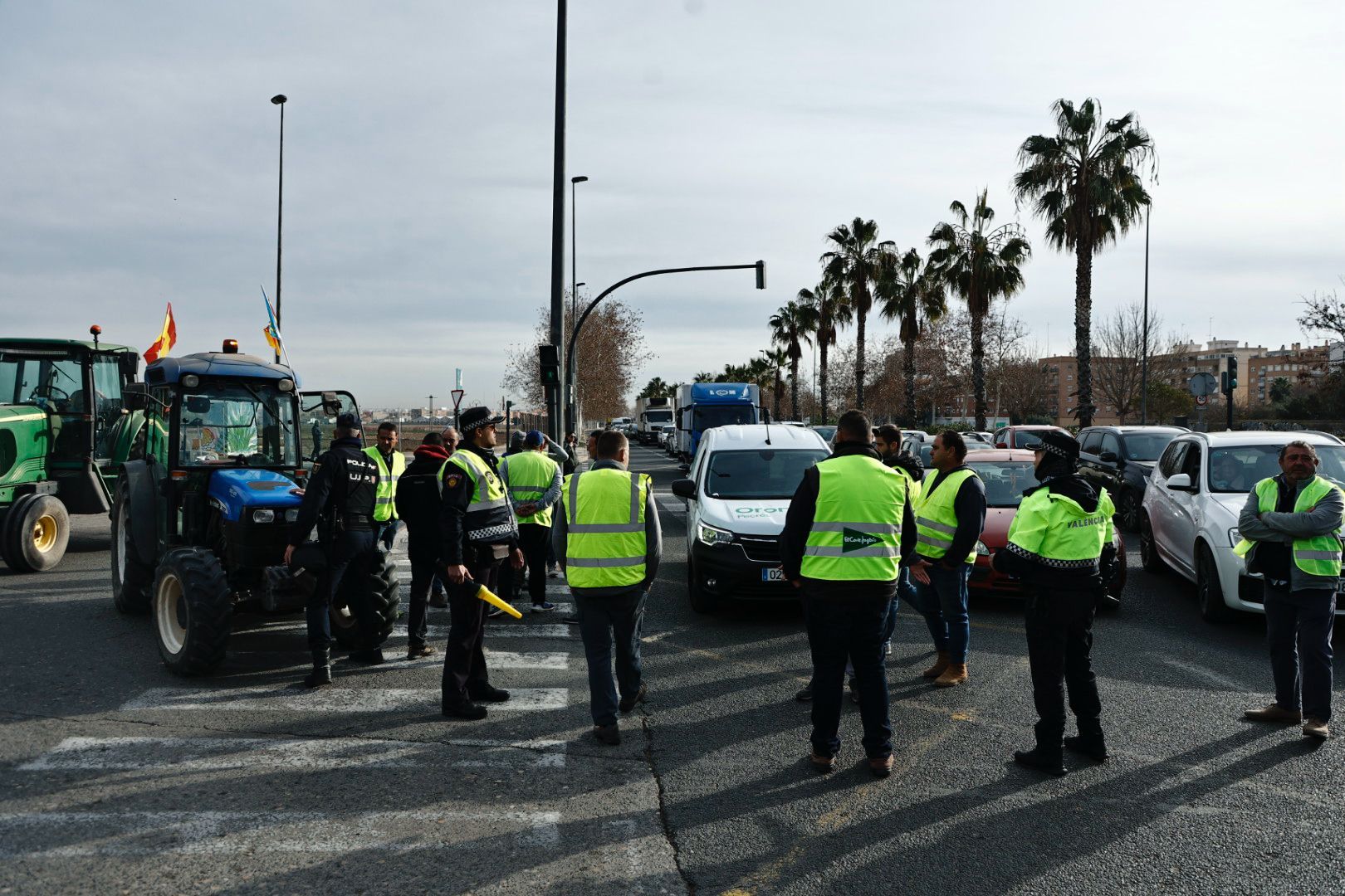 Las primeras tractoradas colapsan València