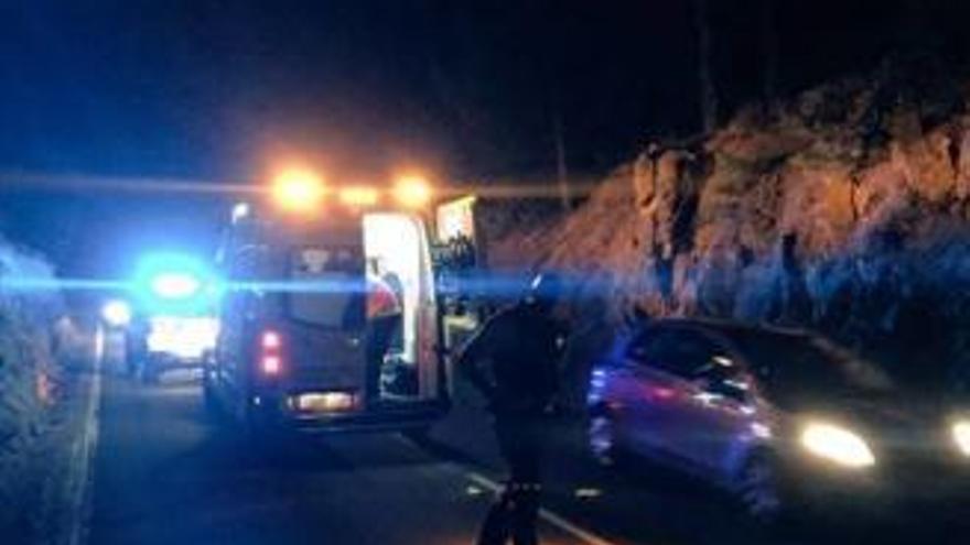 Un motorista ferit en un accident amb un senglar a Llançà