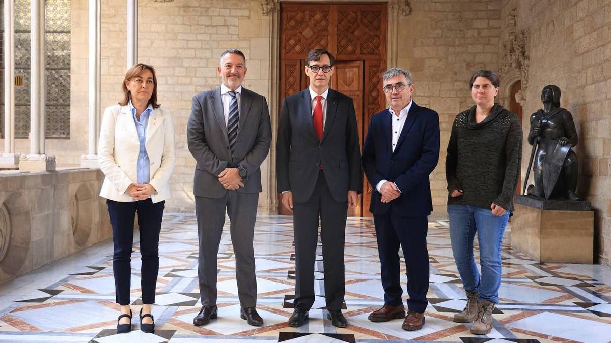 El president Illa, los consellers Sàmper y Paneque y los representantes del sector de los cámpings.
