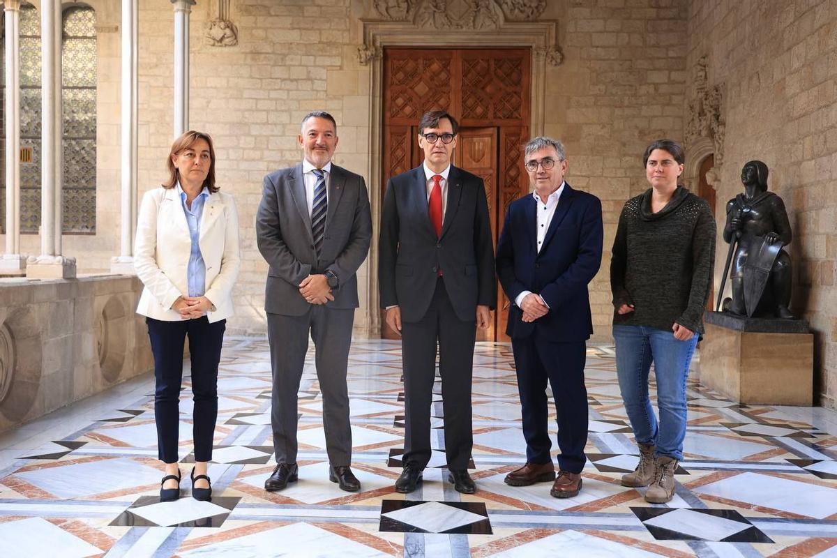 El president Illa, los consellers Sàmper y Paneque y los representantes del sector de los cámpings.