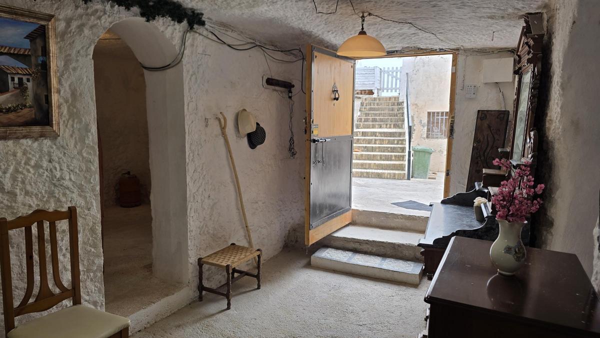 La entrada a la casa cueva de Paterna.