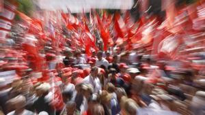 MADRID, 01/05/2023.- Manifestación para celebrar el Día Internacional del Trabajador convocada por UGT y CCOO este lunes en Madrid. EFE/ Juan Carlos Hidalgo