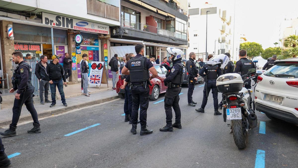 Reyerta en la calle Formentera de ses Figueretes este miércoles por la tarde.