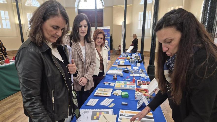 «Ponerse en la piel» de las personas ciegas: el Grupo Social ONCE organiza una exposición en Trascorrales