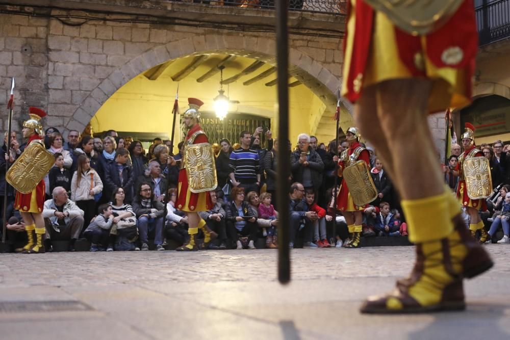 Entrega del penó dels Manaies a Carles Falcó