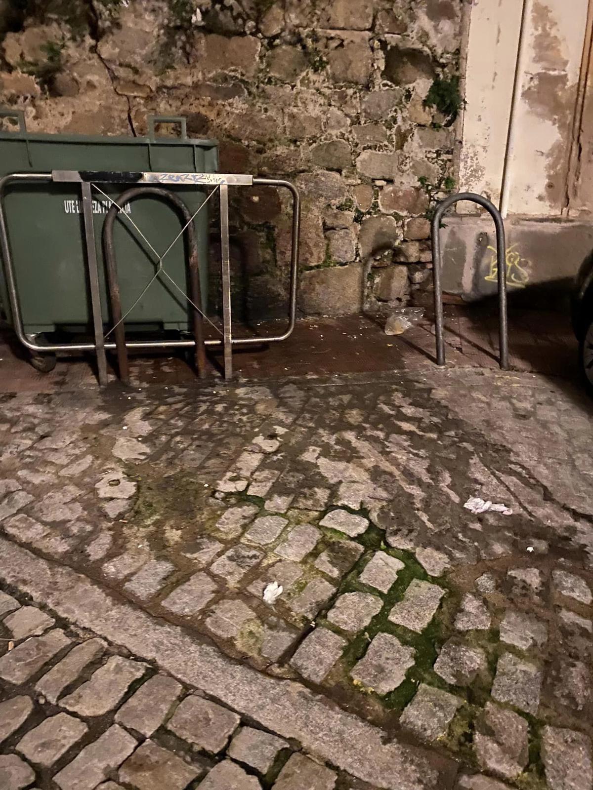 Orines en la calle San Pedro de Plasencia.