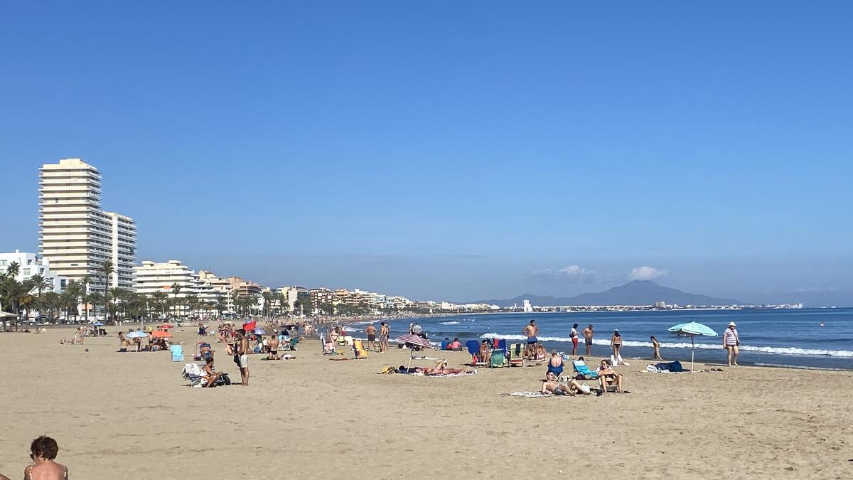 Las playas de Peñíscolas tienen este miércoles aspecto de jornada estival.