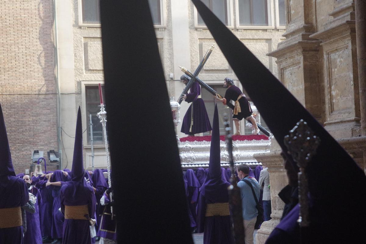 El Cristo de la Pasión accediendo a la Catedral el Lunes Santo de 2025.