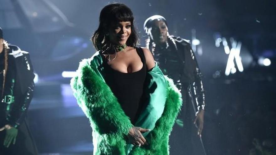 Rihanna publica por sorpresa su nuevo disco... ¡y gratis!