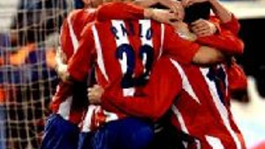 Fernando Torres guía la euforia del Atlético
